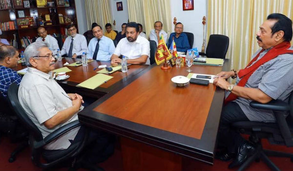 mahinda rajapaksa chairs meeting with former defence chiefs