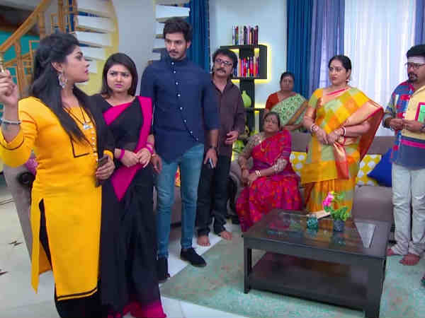 ஹாலில் ஆஜர் 