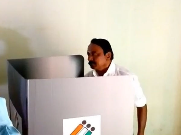 கோபியில் வாக்களிப்பு 