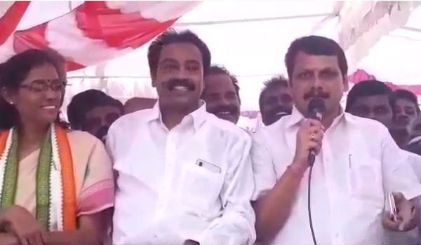 காலேஜ் கட்டறார் 