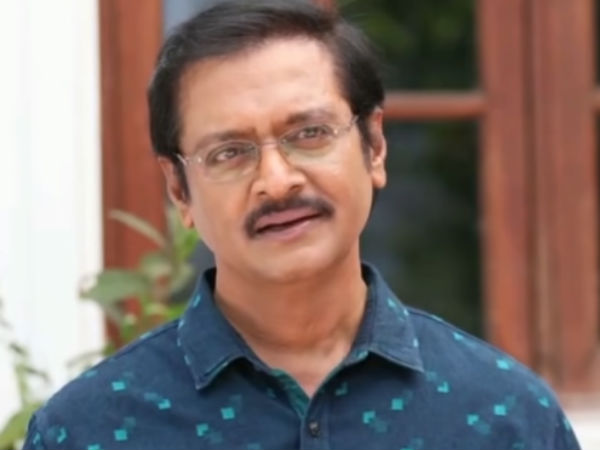 பார்க்கிறார் அப்பா பார்க்கிறார் அப்பா