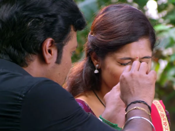 Muthuselvi tries for romance with Chinnavar 