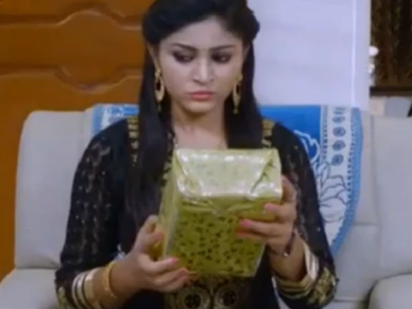 Younger sister breaks Akkas gift 