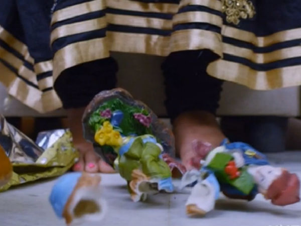 Younger sister breaks Akkas gift 