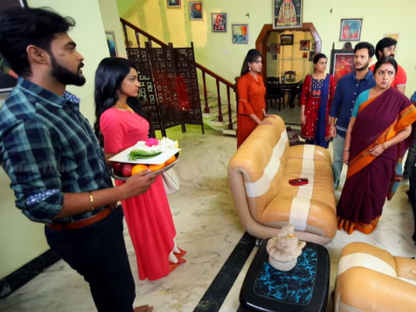 Sakunthala Devi takes Azhagammai in her hands 