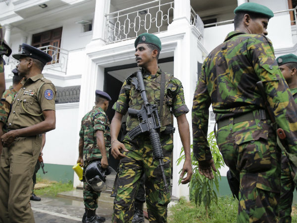 sri lankan police looking for 140 with isis links says sirisena