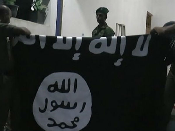 Another bomb blast in Sir Lanka as Army found a Suicide attack weapons home 