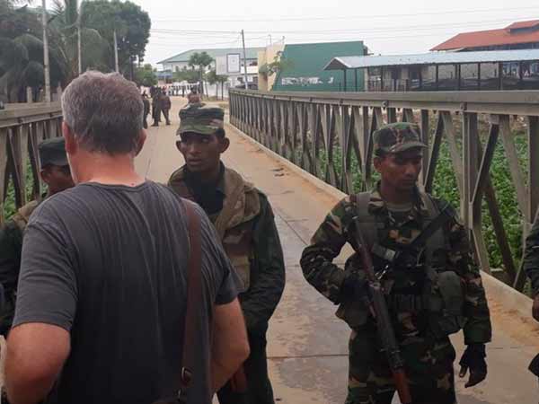 தீவிரவாதிகள் சுட்டுக் கொலை 