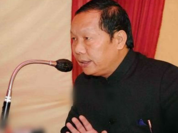 பட்டதாரிகளுக்கு உதவி 