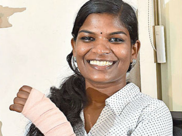 கையில் கட்டு 