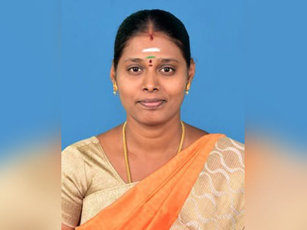 4 பெண் வேட்பாளர்கள் 