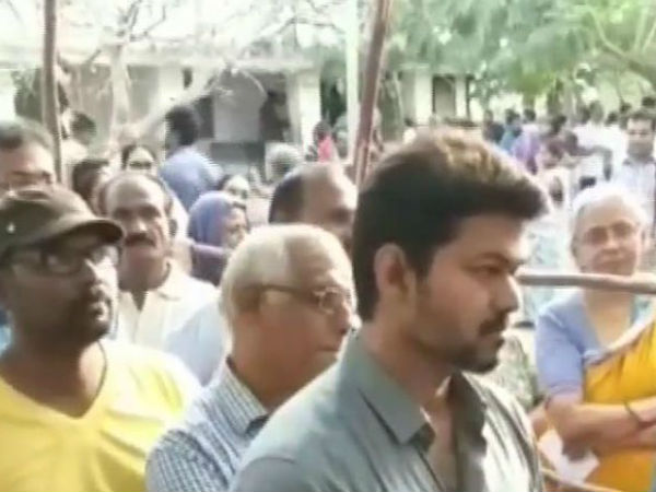 Lok Sabha Election 2019: Actor Vijay signed Autograph to his kutties fans while voting 