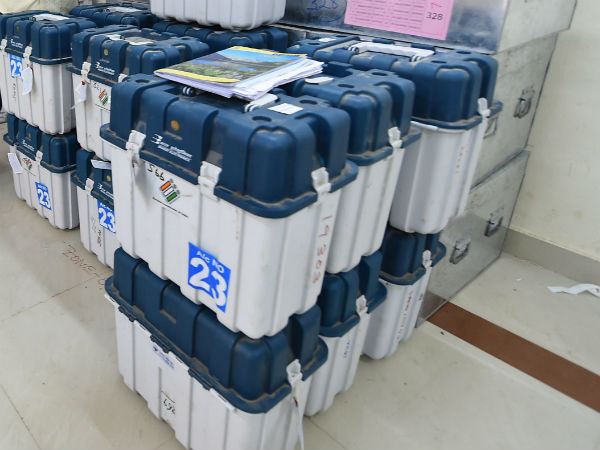 மாவட்ட ஆட்சியர் 