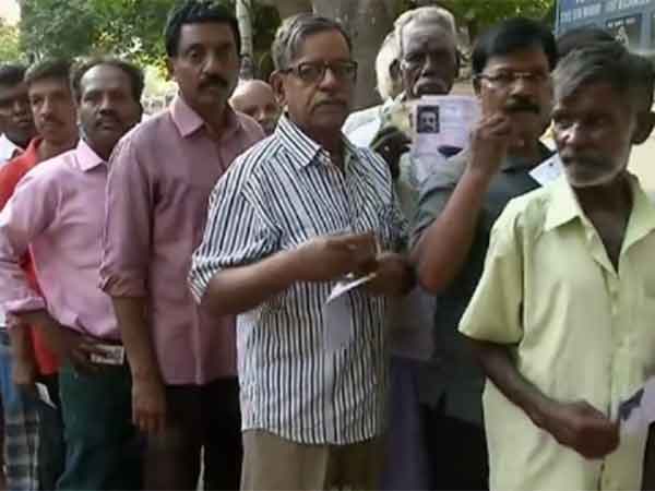 அமைதியாக நடைபெறுகிறது அமைதியாக நடைபெறுகிறது