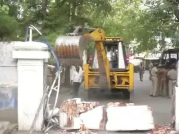 மாநகராட்சி முடிவை எதிர்த்து வழக்கு மாநகராட்சி முடிவை எதிர்த்து வழக்கு