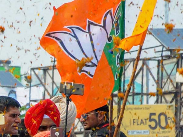 எல்லா கட்சிகளும் எல்லா கட்சிகளும்