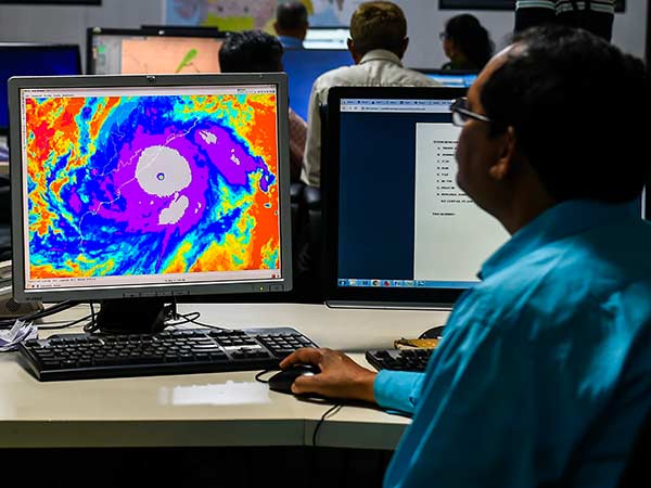 அதிதீவிர புயல் அதிதீவிர புயல்