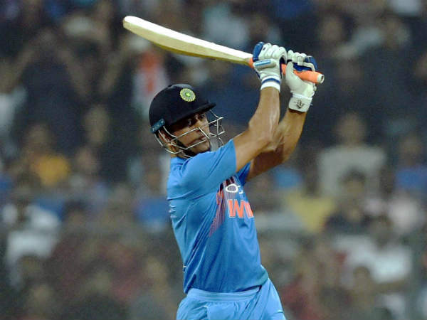 தோனி எப்படி 