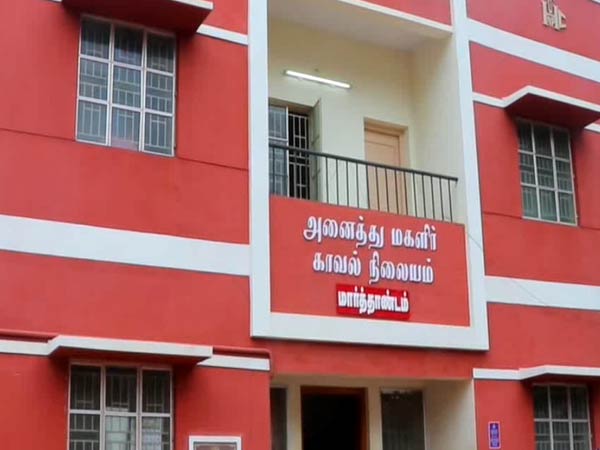 காவல் நிலையத்தில் புகார் காவல் நிலையத்தில் புகார்