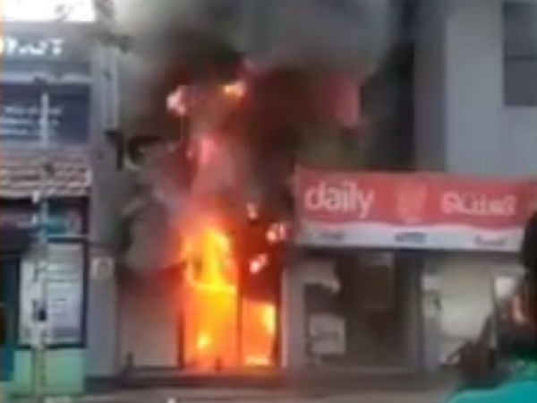 ATM center stuck in a fire accident in aruppukottai .. Rs.7 lakh was burned down ATM center stuck in a fire accident in aruppukottai .. Rs.7 lakh was burned down