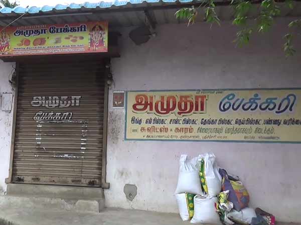 gold coins, money theft in the bakery at Puducherry