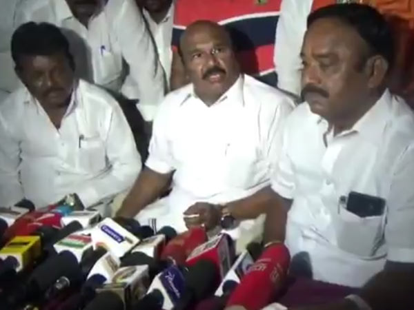 அமைச்சர்கள் மரியாதை 