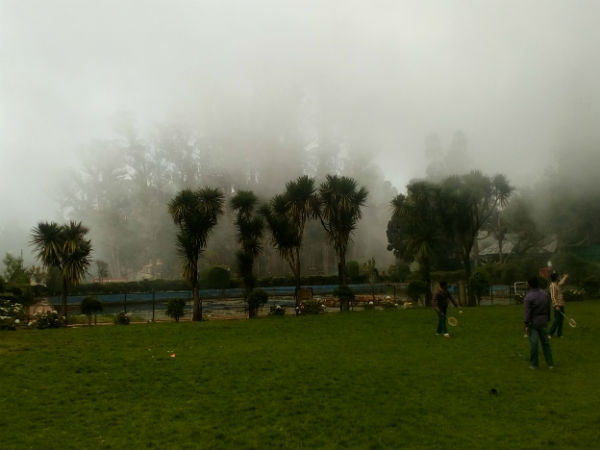 குவிந்த மக்கள் 