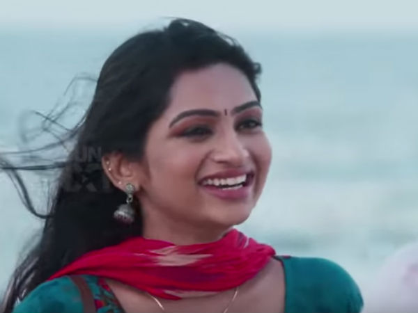 சிரிக்கறா 