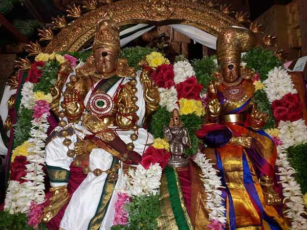 பக்தர்கள் வழிபாடு