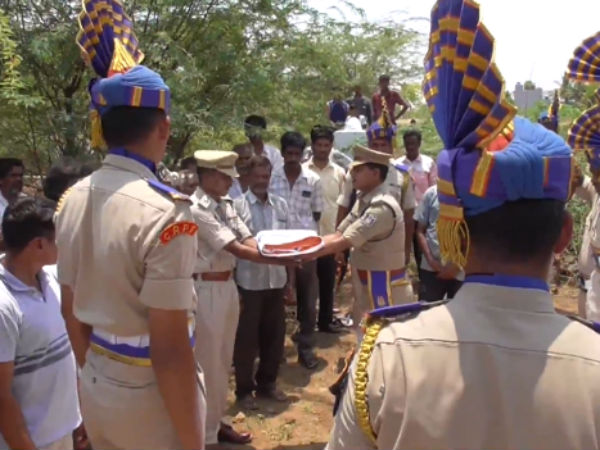 Border security personnel who committed suicide in Assam were buried in their hometown 