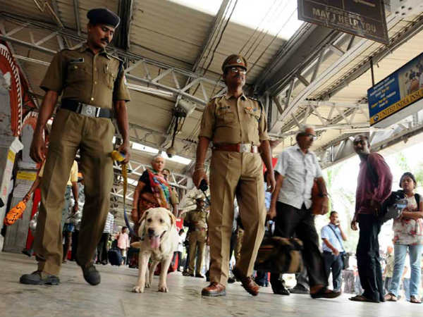 Series Trains robbery in tamilnadu Despite the security Northern state mob Atrocity Series Trains robbery in tamilnadu Despite the security Northern state mob Atrocity