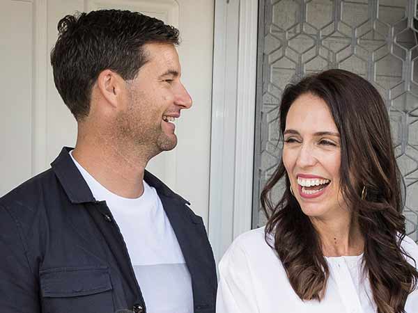 தொகுப்பாளருடன் காதல் 