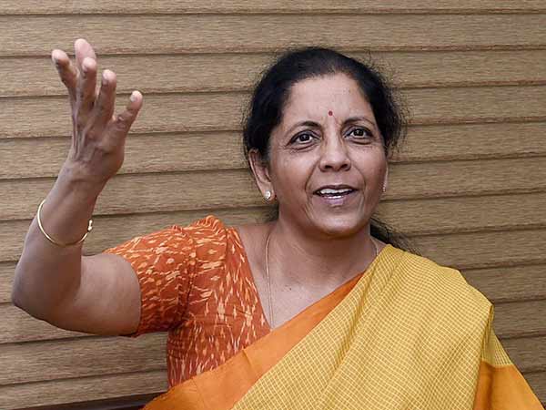 அலங்கரித்தனர் 