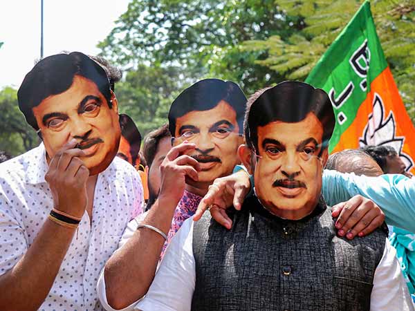 இவர்களுக்கு இடையில் போட்டி 