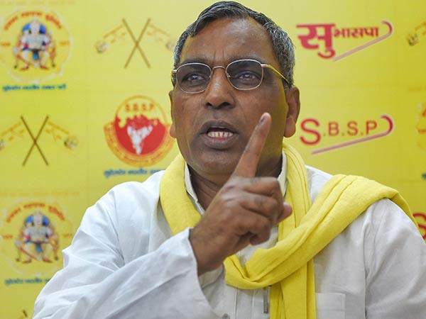 செருப்பால் அடிக்க வேண்டும் 