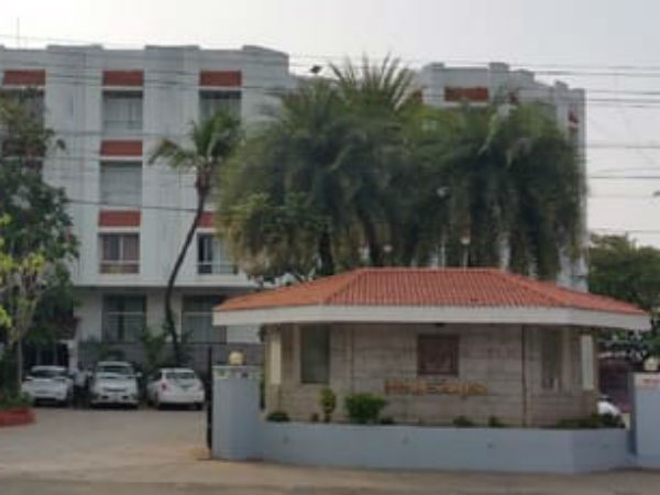 பின்னணியில் முதல்வர் என புகார் பின்னணியில் முதல்வர் என புகார்
