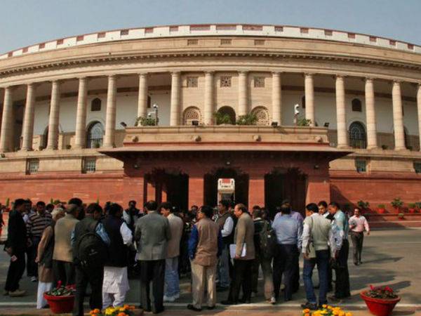 சீனியர்கள் குறைவு 