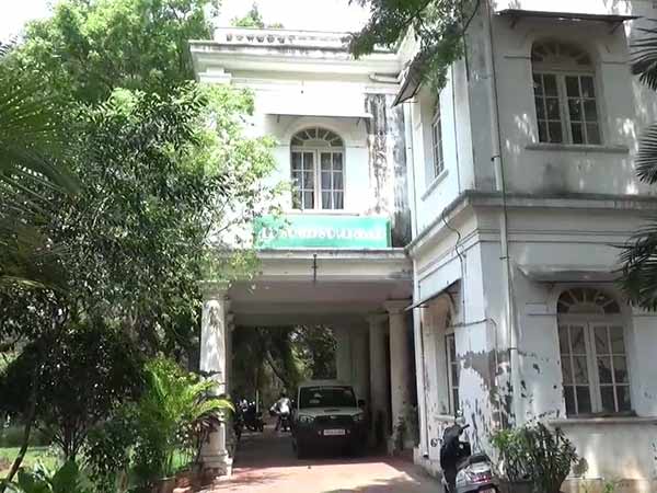 Try to sell it alive Crane and Green parrot Recovered by Puducherry Forest Department