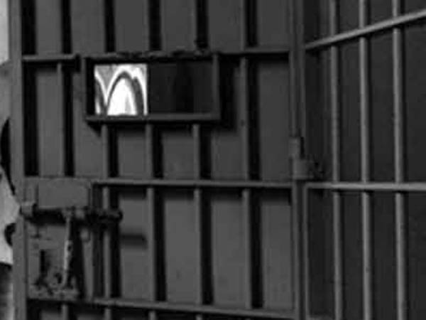 சிறையில் அடைப்பு