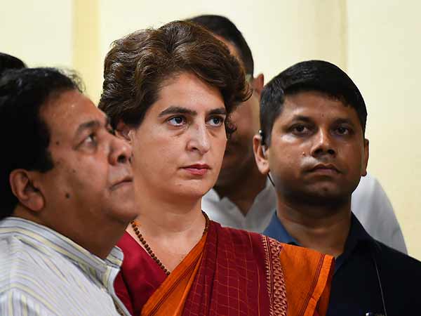 களத்தில் பிரியங்கா 