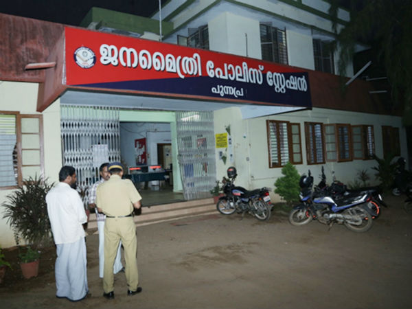 காவல் நிலையத்தில் புகார் 