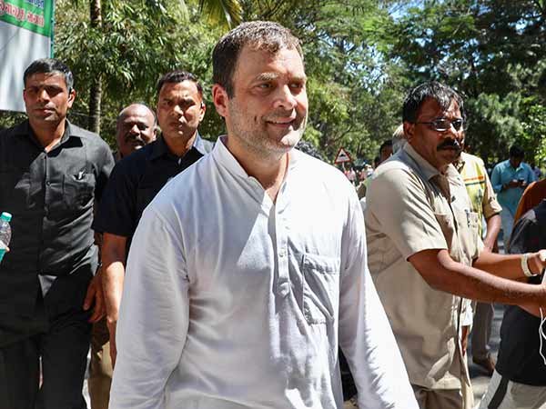 இந்துவாக காட்டிக் கொள்ளுதல் 