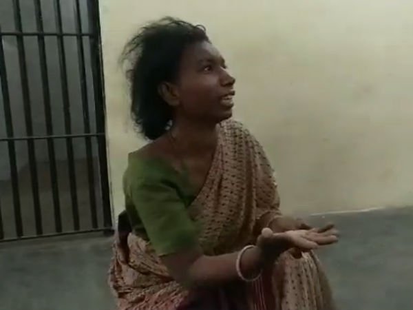 Public caught and hand over a women to police for she try to kidnap the children 
