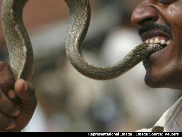 மயங்கி விழுந்தார் 