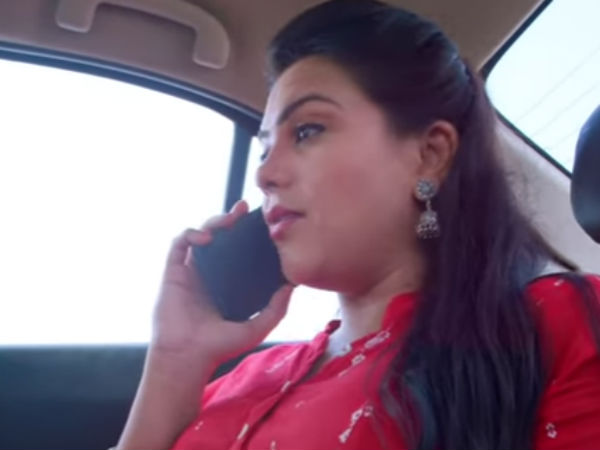 நிலாவுடன் போனில் 