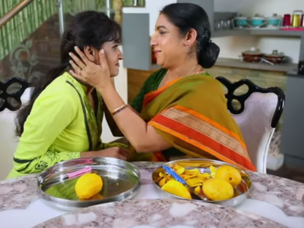 சங்கவி வீட்டில் 