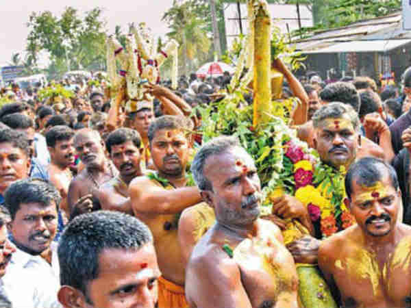  அக்கினிச்சட்டி ஏந்திய பக்தர்கள்