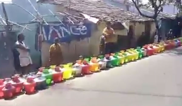 பஞ்சம் பல்லிளிக்கிறது 