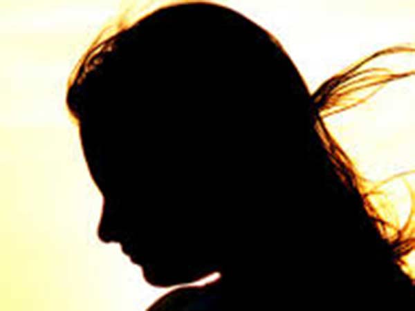 சுதந்திரமாக வாழ முடியவில்லை 