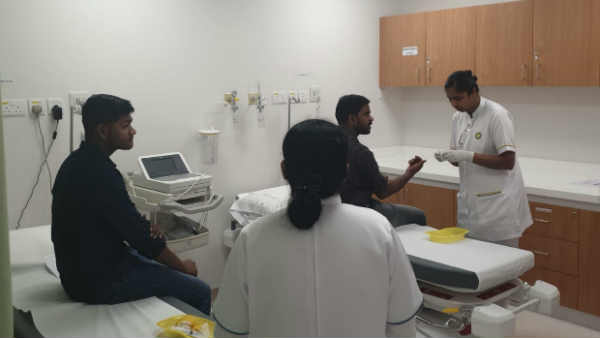 நெகிழ வைக்கும் மருத்துவ சேவை 